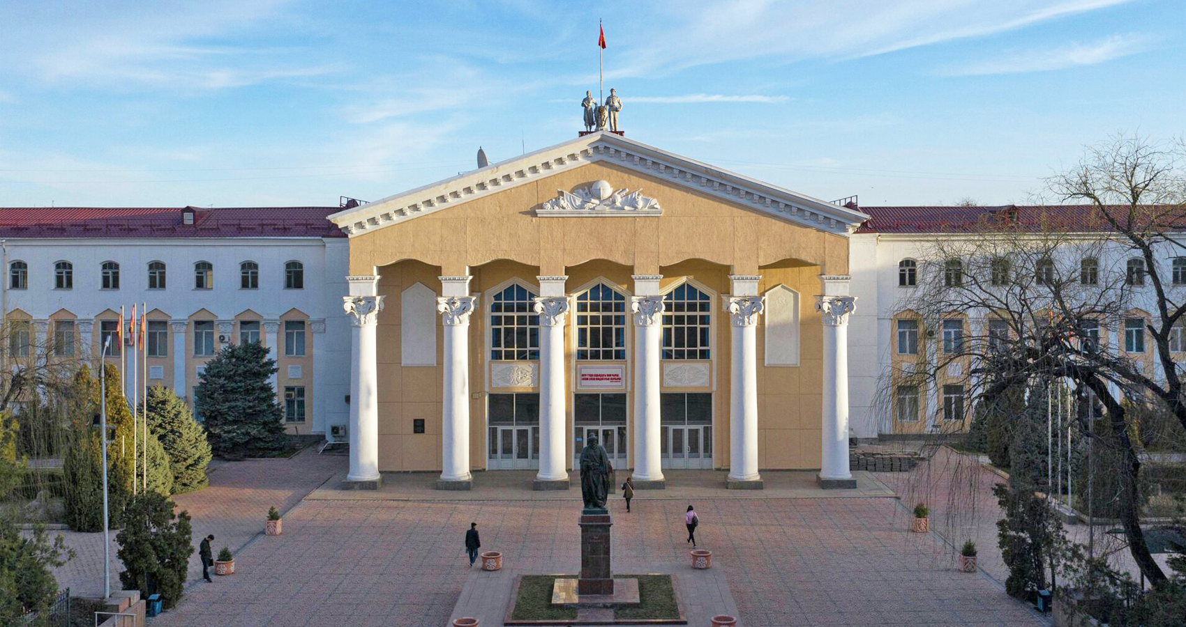 Компания «Научные Публикации» подписала меморандум с Кыргызским Национальным Университетом имени Жусупа Баласагына 
